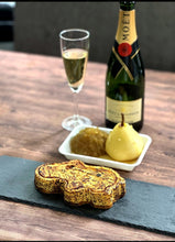 Load image into Gallery viewer, Champagne de Pear Yaki 🍐 (Camembert Cheesecake) 6"