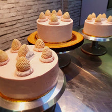 Load image into Gallery viewer, Sakura Awayuki Mille Crepe Cake 桜香るの 「淡雪」 クレープケーキ