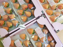 Load image into Gallery viewer, Sakura Awayuki Mille Crepe Cake 桜香るの 「淡雪」 クレープケーキ