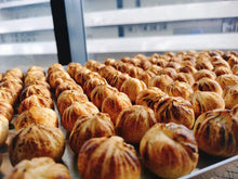 Load image into Gallery viewer, Kama-yaki Pineapple Balls 窯焼きの丸型凤梨球 (set of 2 tubs) Pre-Order 2026