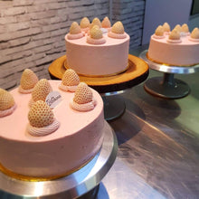 Load image into Gallery viewer, Sakura Awayuki Mille Crepe Cake 桜香るの 「淡雪」 クレープケーキ