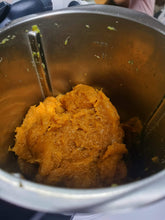 Load image into Gallery viewer, Kama-yaki Pineapple Balls 窯焼きの丸型凤梨球 (set of 2 tubs) Pre-Order 2026