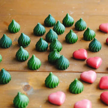 Load image into Gallery viewer, Meiji Strawberry Choc 明治彩味草莓巧克力 (22%)