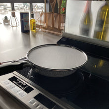 Load image into Gallery viewer, Japan Oil Splash Guard 下村企販 网盖