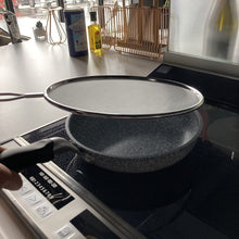 Load image into Gallery viewer, Japan Oil Splash Guard 下村企販 网盖